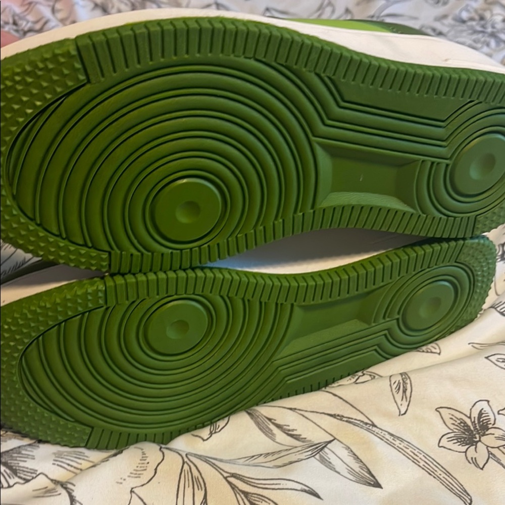 Green woman’s Shoes - Picture 6 of 10